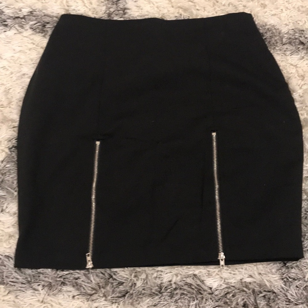 Never worn trendy mini skirt